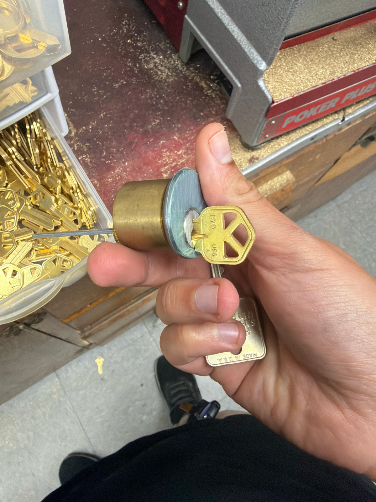 Broken key removal